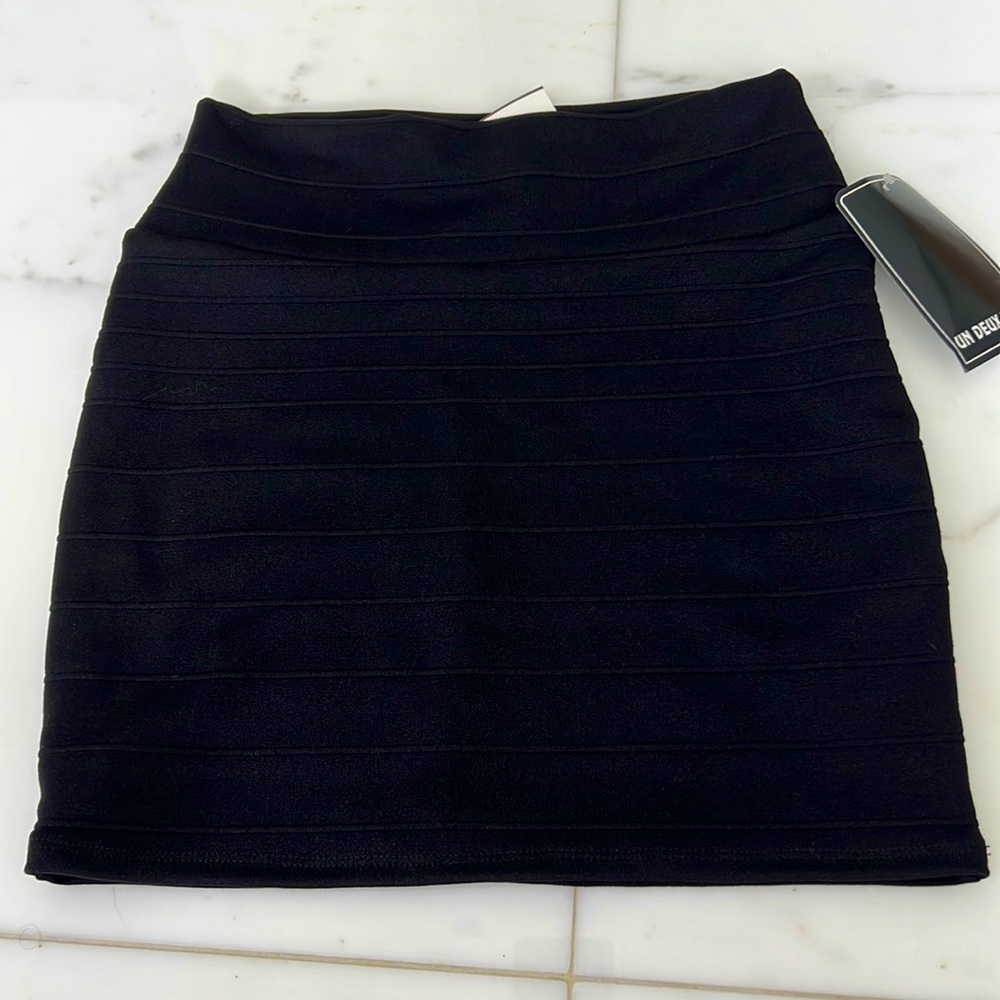 Un Deux Trois black polyester skirt size 3
